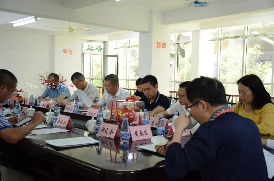 南安市政協(xié)調(diào)研組到水頭鎮(zhèn)光明石業(yè)進(jìn)行專題調(diào)研