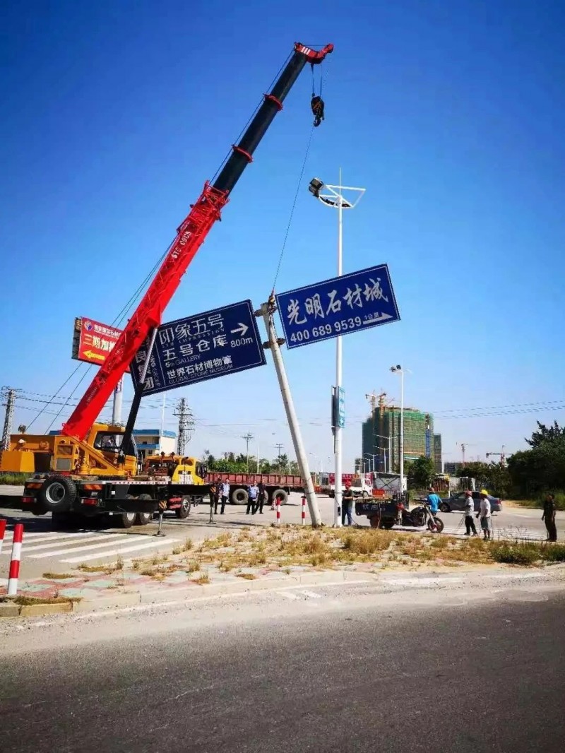 中國(guó)石材基地“福建水頭”路邊違規(guī)廣告牌整治行動(dòng)