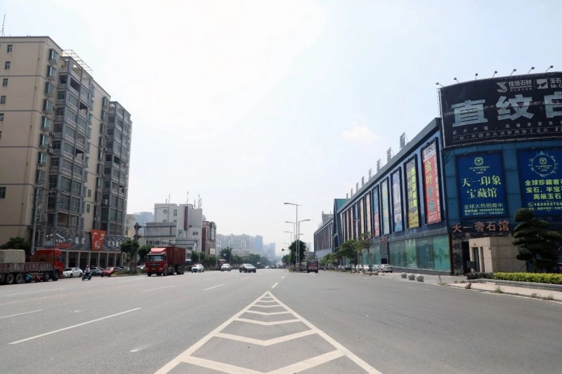 中國(guó)石材基地“福建水頭”路邊違規(guī)廣告牌整治行動(dòng)