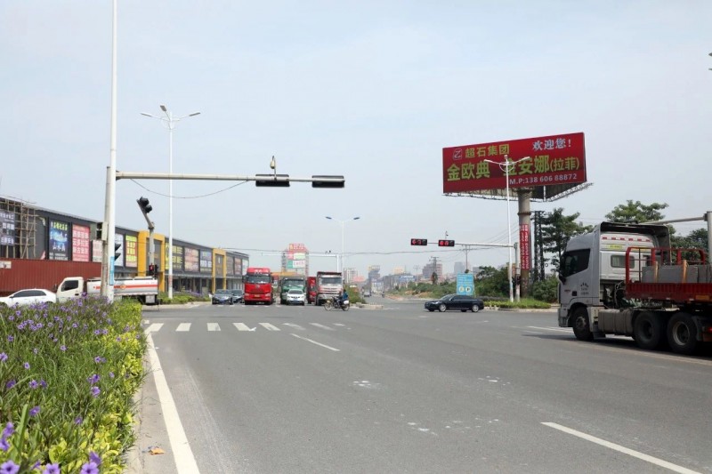 中國(guó)石材基地“福建水頭”路邊違規(guī)廣告牌整治行動(dòng)