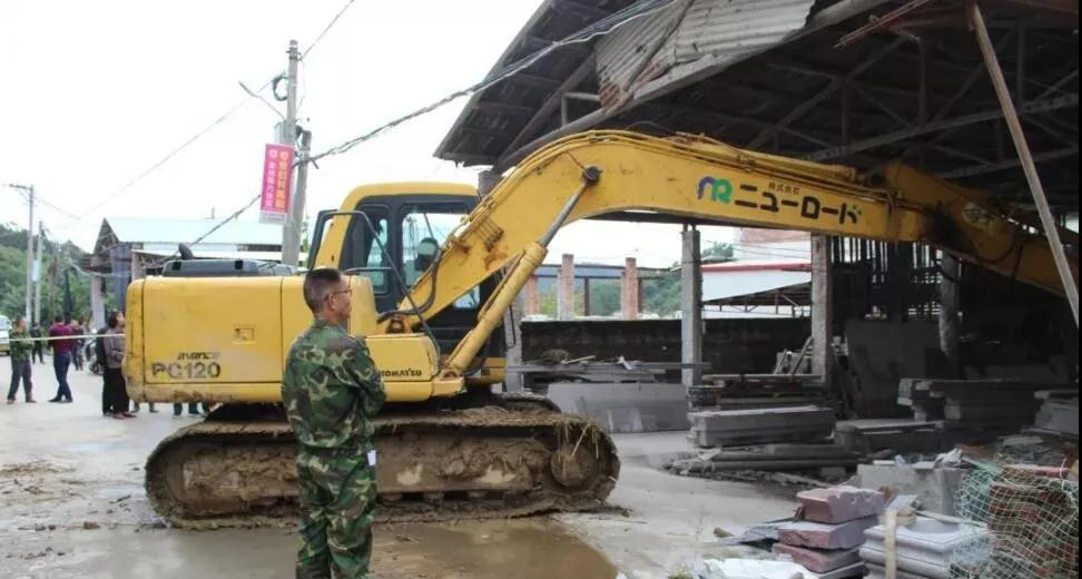 南安市洪梅鎮(zhèn)26家石材加工廠進行依法關停、拆除生產設備