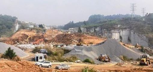 福建漳州臺商投資區(qū)石材礦山復(fù)綠變身礦坑酒店、礦坑公園