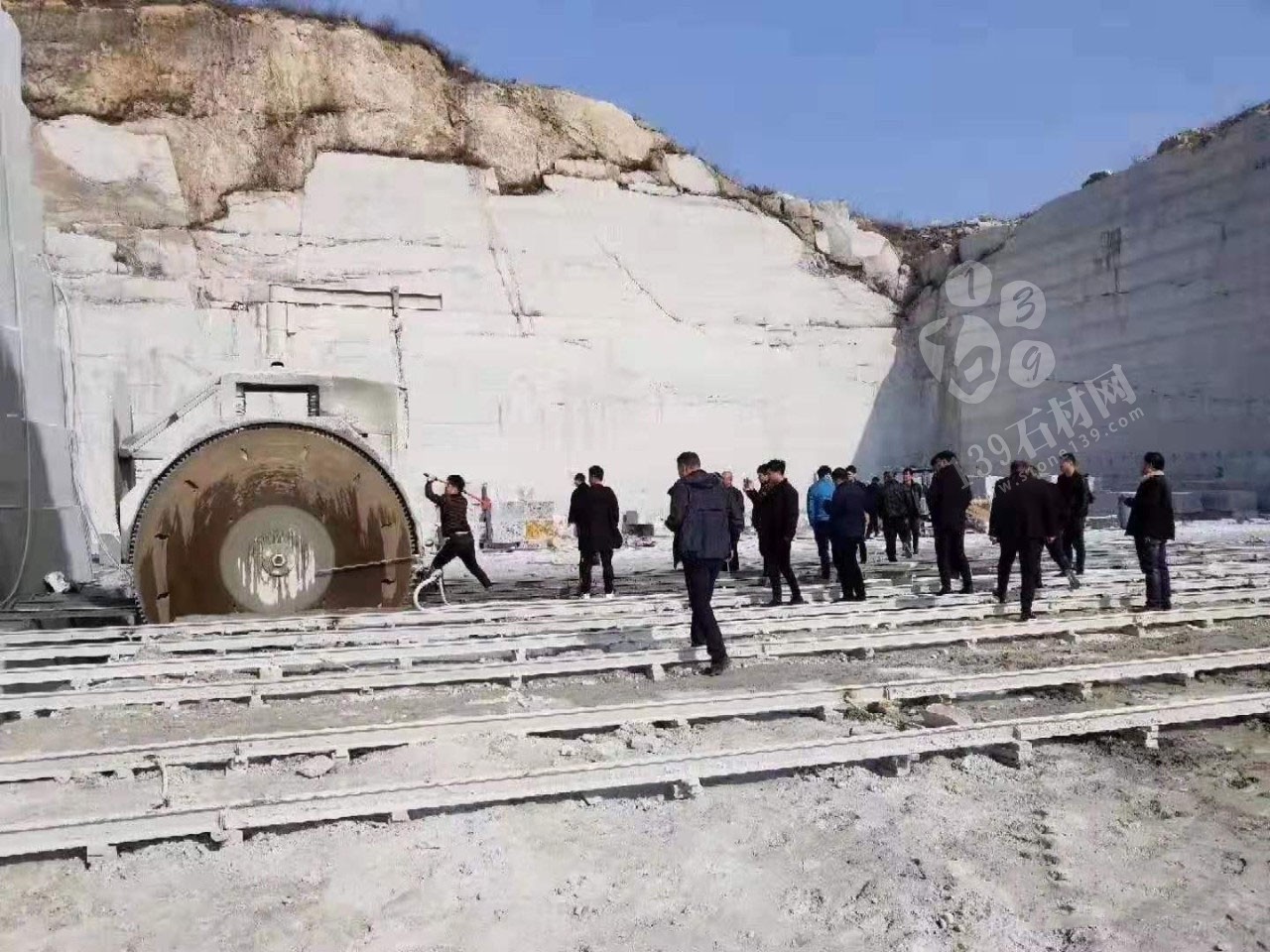 河南泌陽縣春水鎮(zhèn)關(guān)于嚴厲打擊違法采礦行為的公告