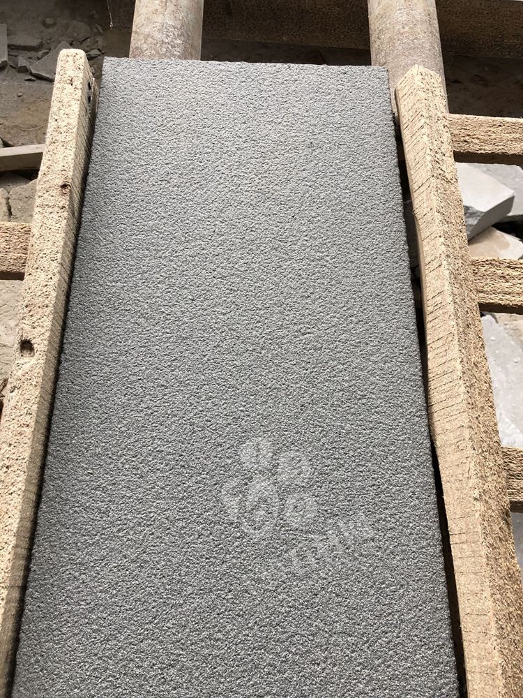 廣東永強(qiáng)石材主營湛江黑,廉江白麻,海浪花(雙稱浪花白),廉江芝麻白、廉江中花、芝麻灰、芝麻黑、海浪花、臺山紅、桂林紅