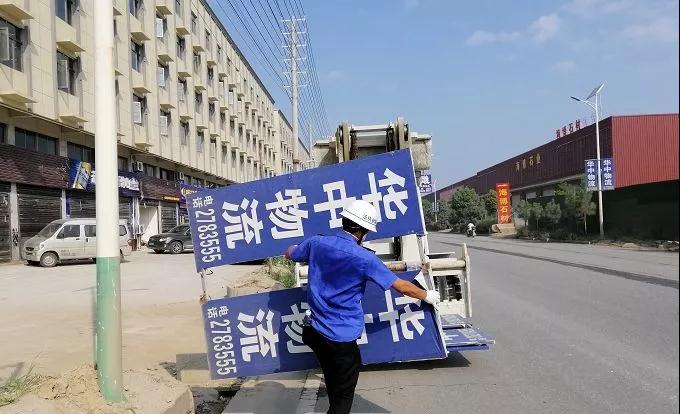 麻城市城管部門對(duì)石材工業(yè)園開展整治行動(dòng)