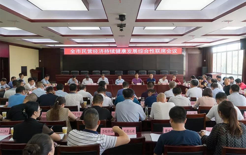 麻城市支持保障民營(yíng)經(jīng)濟(jì)持續(xù)健康發(fā)展。石材產(chǎn)值達(dá)222.6億元，撐起麻城市工業(yè)經(jīng)濟(jì)“半壁江山”。