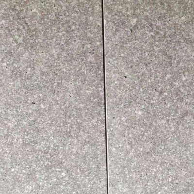 遂昌白花崗巖光面 火燒面板對(duì)比