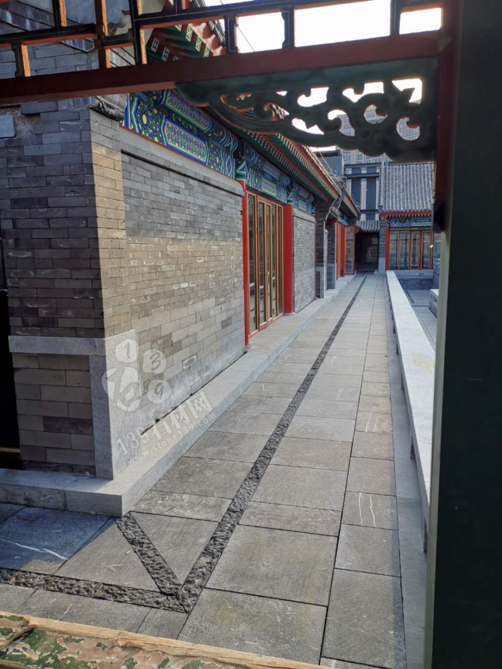 使用青石火燒面、手鑿面、菠蘿面打造的中式復(fù)古風(fēng)庭院
