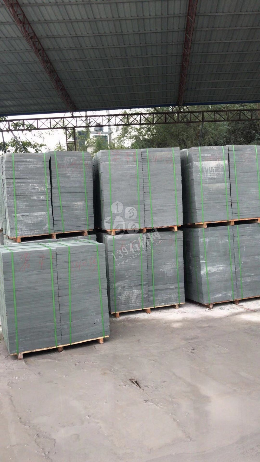 達(dá)州輝騰石材專業(yè)提供青石路沿石、欄桿、地鋪石、臺(tái)階石的園林青石產(chǎn)品