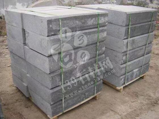 達(dá)州輝騰石材專業(yè)提供青石路沿石、欄桿、地鋪石、臺(tái)階石的園林青石產(chǎn)品