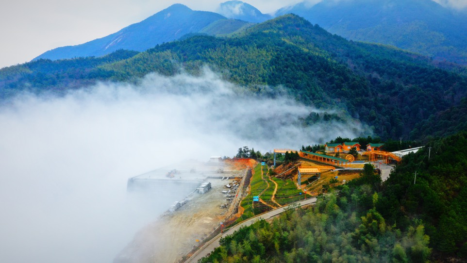 富強(qiáng)石材董事長彭宜斌：“綠色礦山——可持續(xù)發(fā)展勢在必行”演講紀(jì)實(shí)
