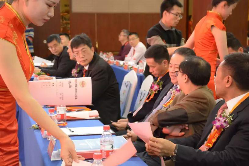 華輝石材股份董事長(zhǎng)王清安當(dāng)選全國(guó)工商聯(lián)石材業(yè)商會(huì)第四屆理事會(huì)首任輪值會(huì)長(zhǎng)