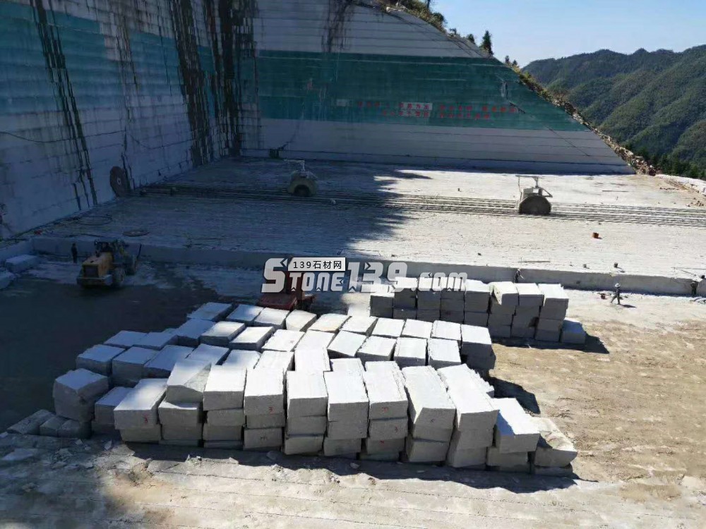 花崗巖礦山預(yù)可采礦石資源儲量9314.95萬噸，湖南汨羅市川山坪鎮(zhèn)綠色礦山之路