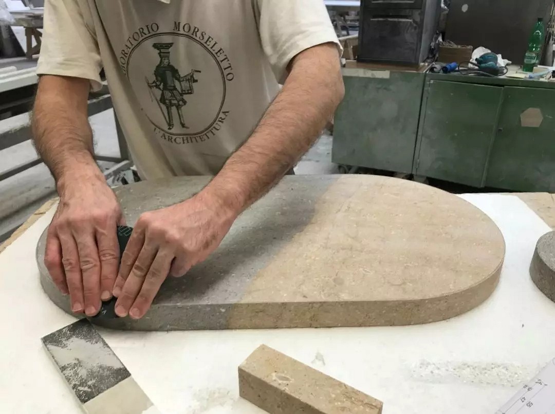 你說石材有色差是次品，那是你沒遇上好設(shè)計