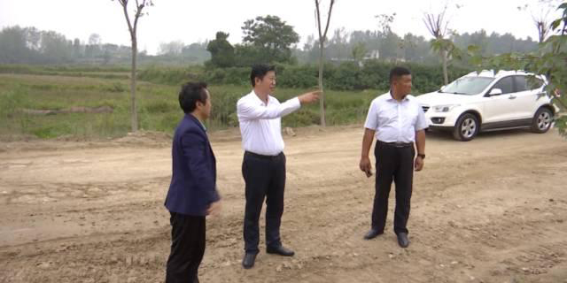 河南省信陽市羅山縣書記許遠(yuǎn)福開展巡河并檢查縣石材園區(qū)綜合整治工作