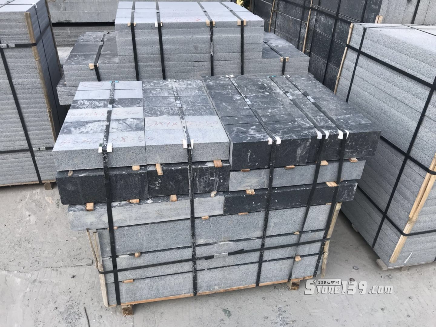 福建芝麻黑（長(zhǎng)泰老礦）石材各種表面及產(chǎn)品展示