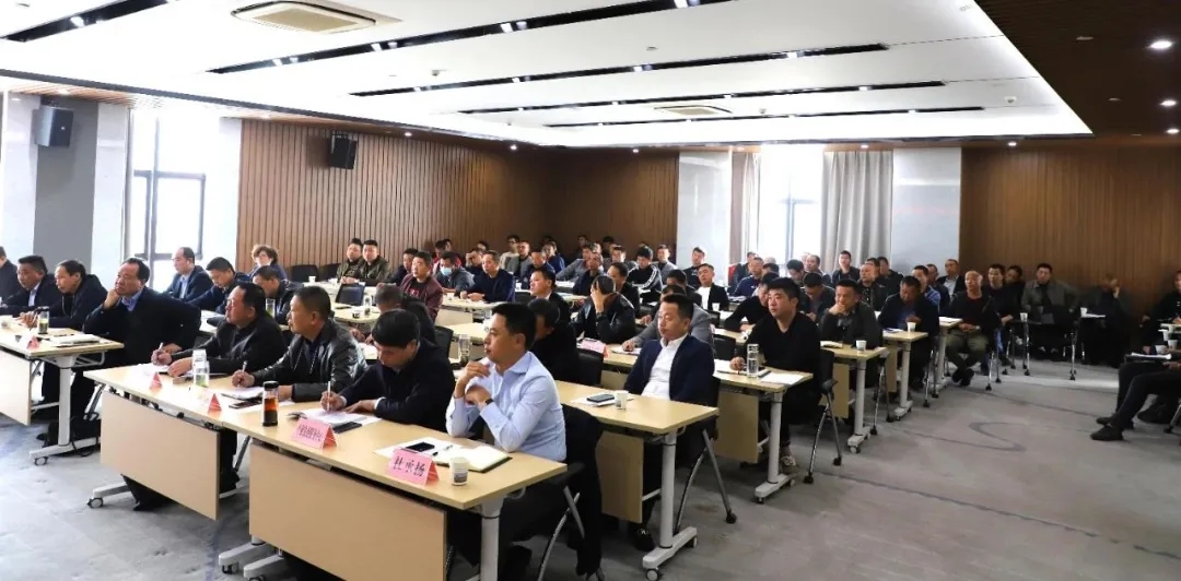 麻城市石材指揮部組織召開白鴨山礦山提標(biāo)升級(jí)“回頭看”督辦會(huì)