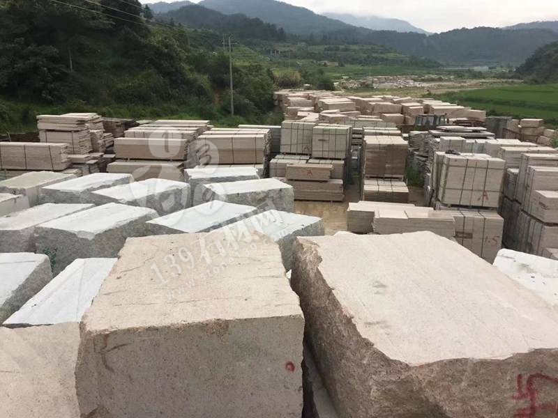 【恒泰吉石材】經(jīng)營泰寧珍珠蘭（福建藍(lán)寶石）、五彩紅、自有大型礦山