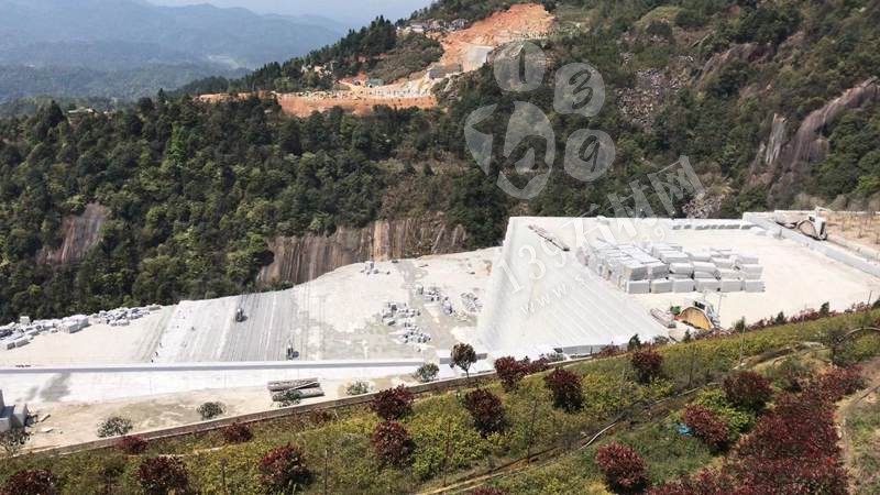 【恒泰吉石材】經(jīng)營泰寧珍珠蘭（福建藍(lán)寶石）、五彩紅、自有大型礦山