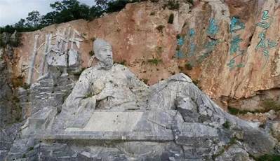 湖北“變廢為寶”，花2.5億改廢棄采石場，建成我國最大山體雕像，當?shù)厝耍汉苡幸饬x 