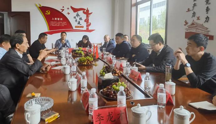 考察幾大知名花崗巖產(chǎn)區(qū)，把中部（麻城）石材產(chǎn)業(yè)園建成中國(guó)臨礦產(chǎn)業(yè)集群標(biāo)桿園區(qū)達(dá)成共識(shí)