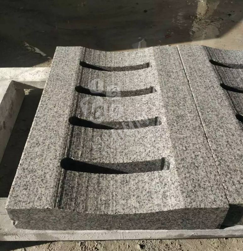 麻城張順利石材廠主要經(jīng)營(yíng)湖北芝麻白、芙蓉白環(huán)境石，地鋪石，路延石，小方石